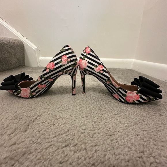 Betsy Johnson heel with black bow. Blk & white strips with pink floral size 6 - Picture 2 of 5